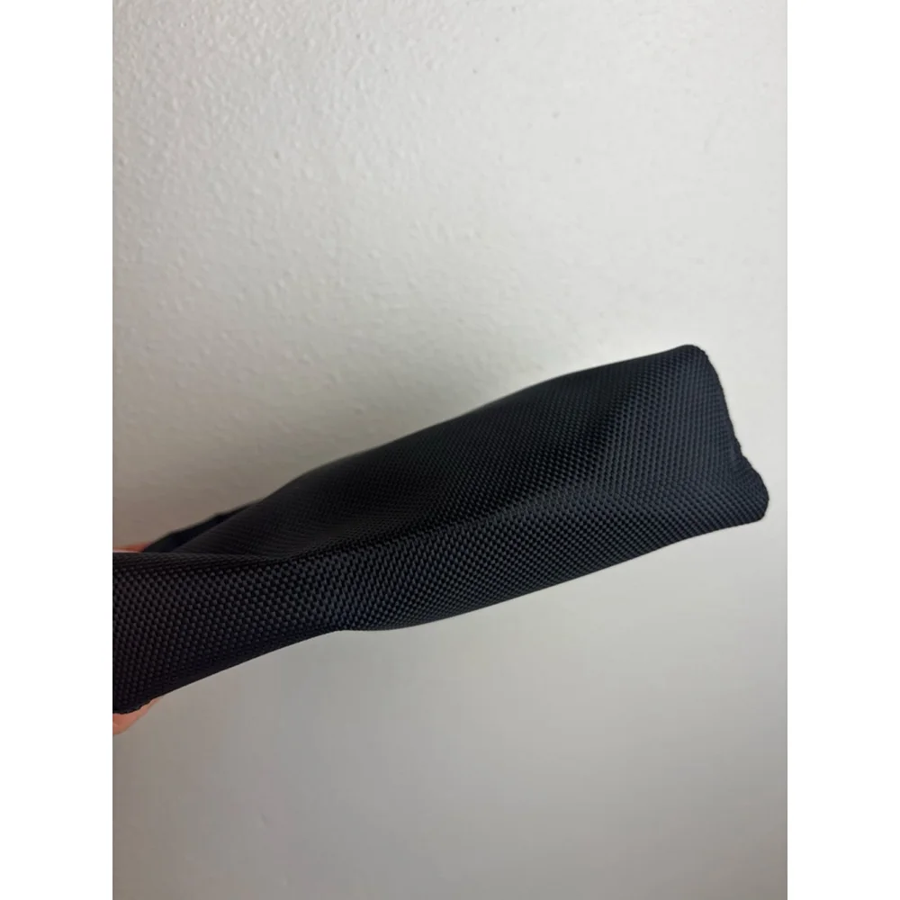 TUMI Black Cosmetic Bag One Size with Red Logo travel designer vacation makeup - Picture 4 of 7